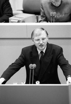 Verheugen, Günter Liegenschaften in Bonn, Plenargebäude