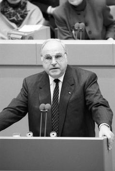 Kohl, Helmut Liegenschaften in Bonn, Plenargebäude