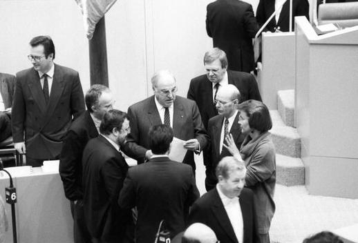 Kohl, Helmut; Struck, Peter; Wieczorek-Zeul, Heidemarie; Kinkel, Klaus Liegenschaften in Bonn, Plenargebäude