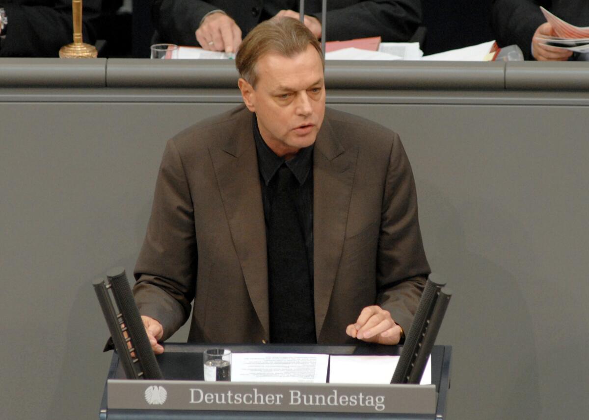Dr. Frithjof Schmidt, Bündnis 90/Die Grünen, Bundestagsabgeordneter, Abgeordneter, Mitglied des Deutschen Bundestages, MdB, Rede, Deutscher Bundestag, 7. Sitzung, TOP 3, Thema: Bundeswehreinsatz Afghanistan (ISAF).; Rednerpult. Schmidt, Frithjof Dr. Frithjof Schmidt, Bündnis 90/Die Grünen, Bundestagsabgeordneter, Abgeordneter, Mitglied des Deutschen Bundestages, MdB, Rede, Deutscher Bundestag, 7. Sitzung, TOP 3, Thema: Bundeswehreinsatz Afghanistan (ISAF).; Rednerpult.