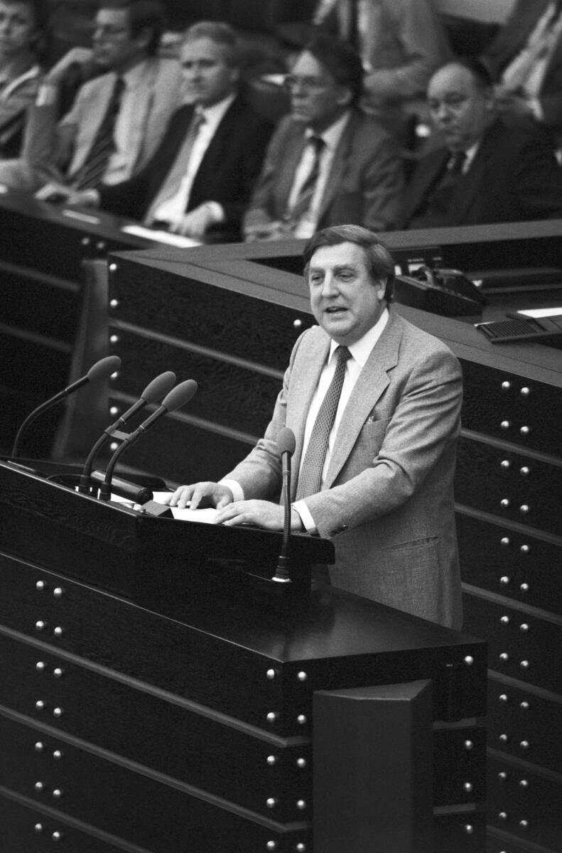 Hans-Gerd Strube, CDU/CSU, MdB, hält eine Rede im Deutschen Bundestag.; Bundestagsabgeordneter, Abgeordneter, Rede, Rednerpult Strube, Hans-Gerd Hans-Gerd Strube, CDU/CSU, MdB, hält eine Rede im Deutschen Bundestag.; Bundestagsabgeordneter, Abgeordneter, Rede, Rednerpult
