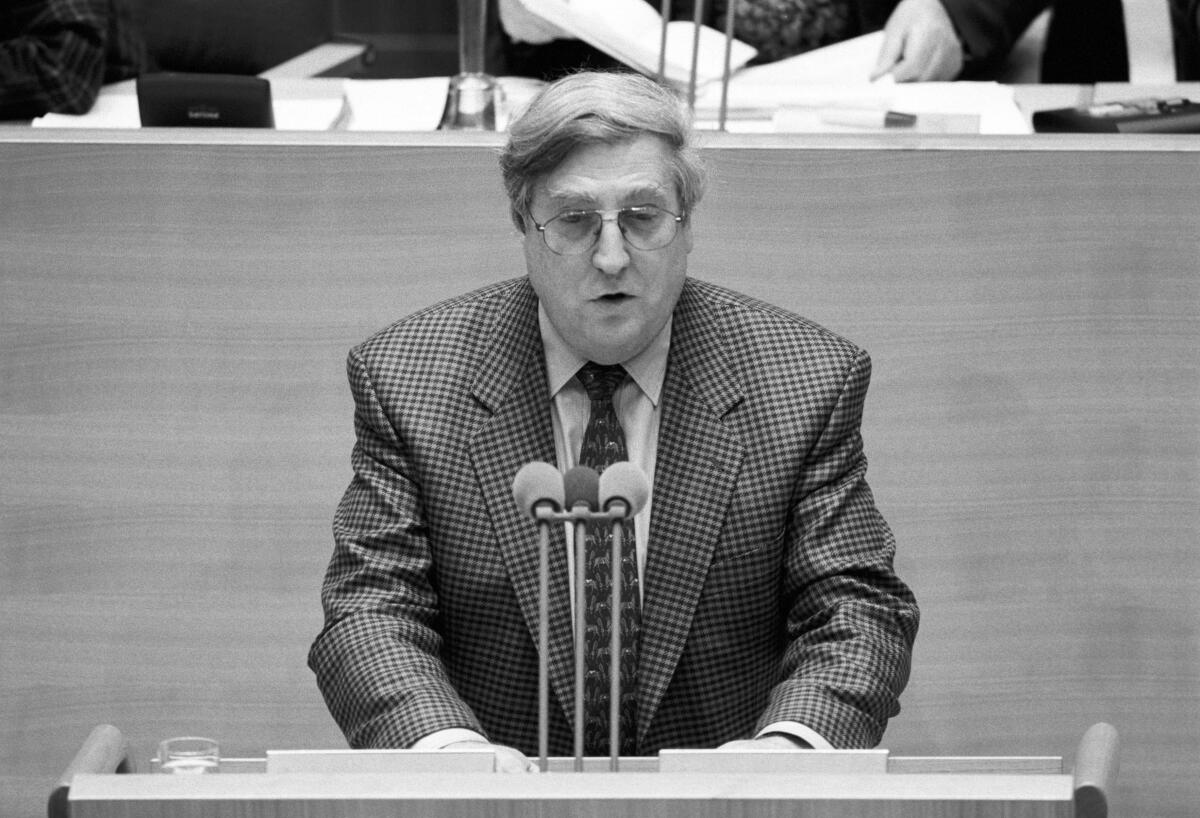 Hans-Gerd Strube, CDU/CSU, MdB, hält eine Rede im Deutschen Bundestag.; Bundestagsabgeordneter, Abgeordneter, Rede, Rednerpult Strube, Hans-Gerd Hans-Gerd Strube, CDU/CSU, MdB, hält eine Rede im Deutschen Bundestag.; Bundestagsabgeordneter, Abgeordneter, Rede, Rednerpult