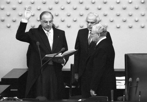 Kohl, Helmut; Stücklen, Richard Liegenschaften in Bonn, Plenargebäude