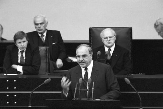 Kohl, Helmut; Stücklen, Richard Liegenschaften in Bonn, Plenargebäude