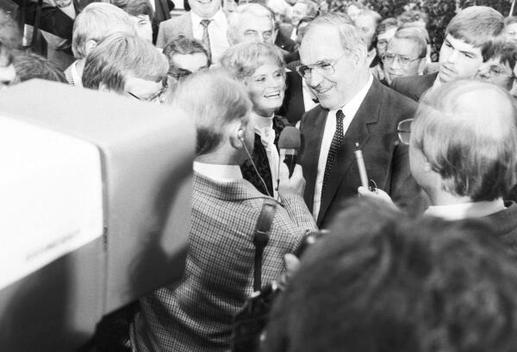 Kohl, Helmut; Kohl, Hannelore Liegenschaften in Bonn, Plenargebäude