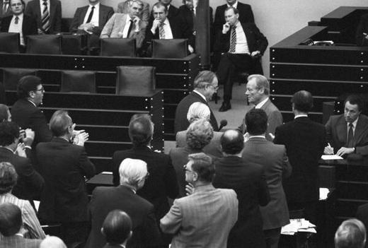 Kohl, Helmut; Brandt, Willy Liegenschaften in Bonn, Plenargebäude