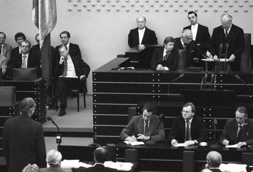 Kohl, Helmut; Stücklen, Richard Liegenschaften in Bonn, Plenargebäude