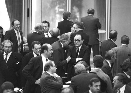 Kohl, Helmut; Genscher, Hans-Dietrich Liegenschaften in Bonn, Plenargebäude