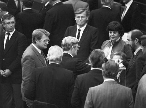 Schmidt, Helmut Liegenschaften in Bonn, Plenargebäude