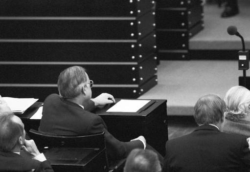 Kohl, Helmut Liegenschaften in Bonn, Plenargebäude