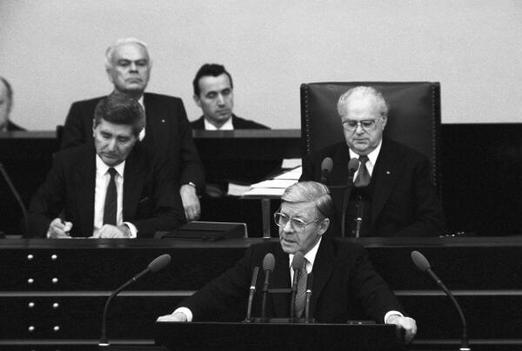 Stücklen, Richard; Schmidt, Helmut Liegenschaften in Bonn, Plenargebäude