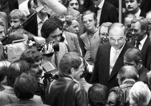 Kohl, Helmut Liegenschaften in Bonn, Plenargebäude