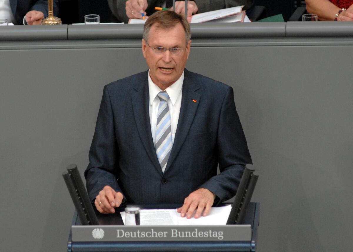 Singhammer, Johannes Johannes Singhammer, CDU/CSU, Bundestagsabgeordneter, Abgeordneter, Mitglied des Deutschen Bundestages, MdB, Rede, Deutscher Bundestag, 55. Sitzung, TOP 3, Thema: Religionsfreiheit.; Rednerpult.