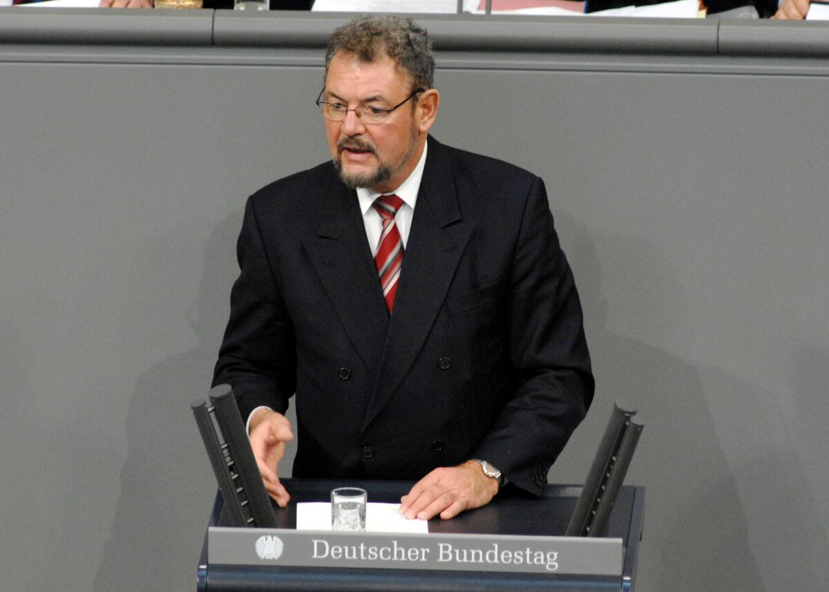 Pflug, Johannes; Lammert, Norbert Johannes Pflug, SPD, Bundestagsabgeordneter, Abgeordneter, Mitglied des Deutschen Bundestages, MdB, Rede, Deutscher Bundestag, 7. Sitzung, TOP 3, Thema: Bundeswehreinsatz Afghanistan (ISAF), Vorsitz: Bundestagspräsident Prof. Dr. Norbert Lammert, CDU/CSU.; Rednerpult.