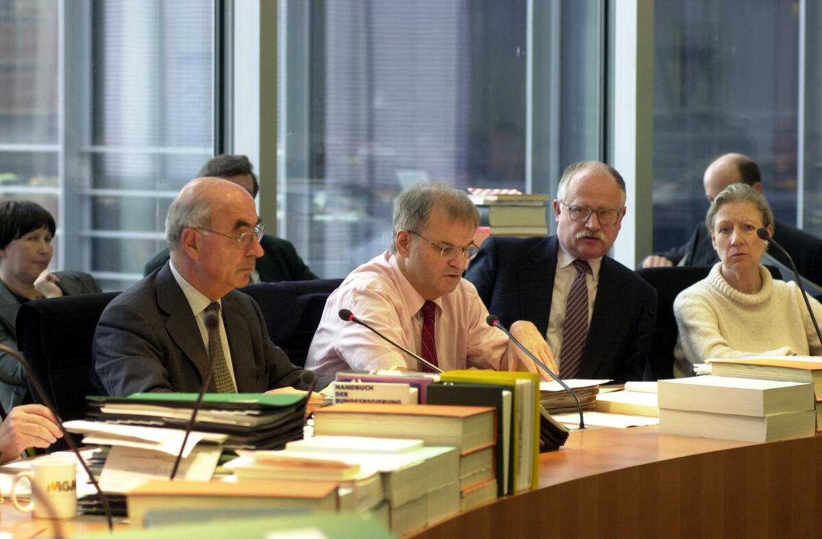 Konstituierende Sitzung des Haushaltsausschuss.; Vorsitzender Adolf Roth, CDU/CSU, MdB, (links). Roth, Adolf Konstituierende Sitzung des Haushaltsausschuss.; Vorsitzender Adolf Roth, CDU/CSU, MdB, (links).