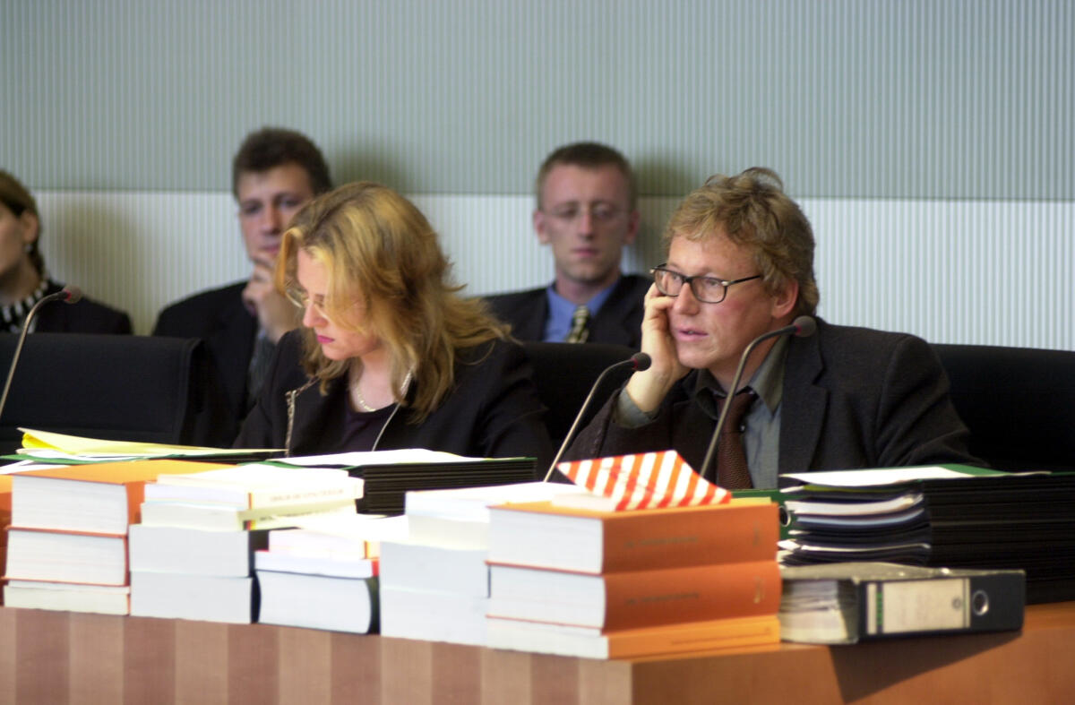 Konstituierende Sitzung des Haushaltsausschuss.; Oswald Metzger, Bündnis 90/Die Grünen, MdB, (rechts). Metzger, Oswald Konstituierende Sitzung des Haushaltsausschuss.; Oswald Metzger, Bündnis 90/Die Grünen, MdB, (rechts).