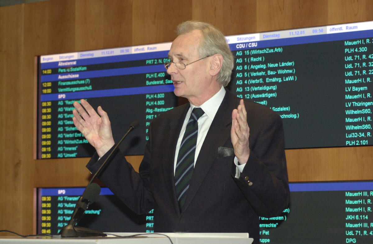 Bundestagspräsident Wolfgang Thierse, SPD, eröffnet die Ausstellung im Paul-Löbe-Haus über das Grundgesetz.; Festrede Prof. Dr. Dieter Grimm, Bundesrichter a.D. und Richter Wissenschaftskolleg.; Eröffnung, Rede Grimm, Dieter Bundestagspräsident Wolfgang Thierse, SPD, eröffnet die Ausstellung im Paul-Löbe-Haus über das Grundgesetz.; Festrede Prof. Dr. Dieter Grimm, Bundesrichter a.D. und Richter Wissenschaftskolleg.; Eröffnung, Rede