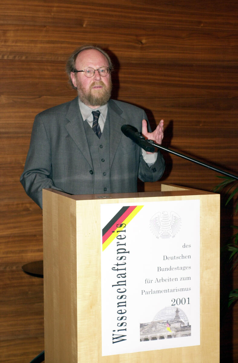 Bundestagspräsident Wolfgang Thierse, SPD, verleiht den Wissenschaftspreis des Deutschen Bundestages 2001.; Festakt im Kaisersaal der Parlamentarischen Gesellschaft.; Rede, Preisverleihung Thierse, Wolfgang Bundestagspräsident Wolfgang Thierse, SPD, verleiht den Wissenschaftspreis des Deutschen Bundestages 2001.; Festakt im Kaisersaal der Parlamentarischen Gesellschaft.; Rede, Preisverleihung