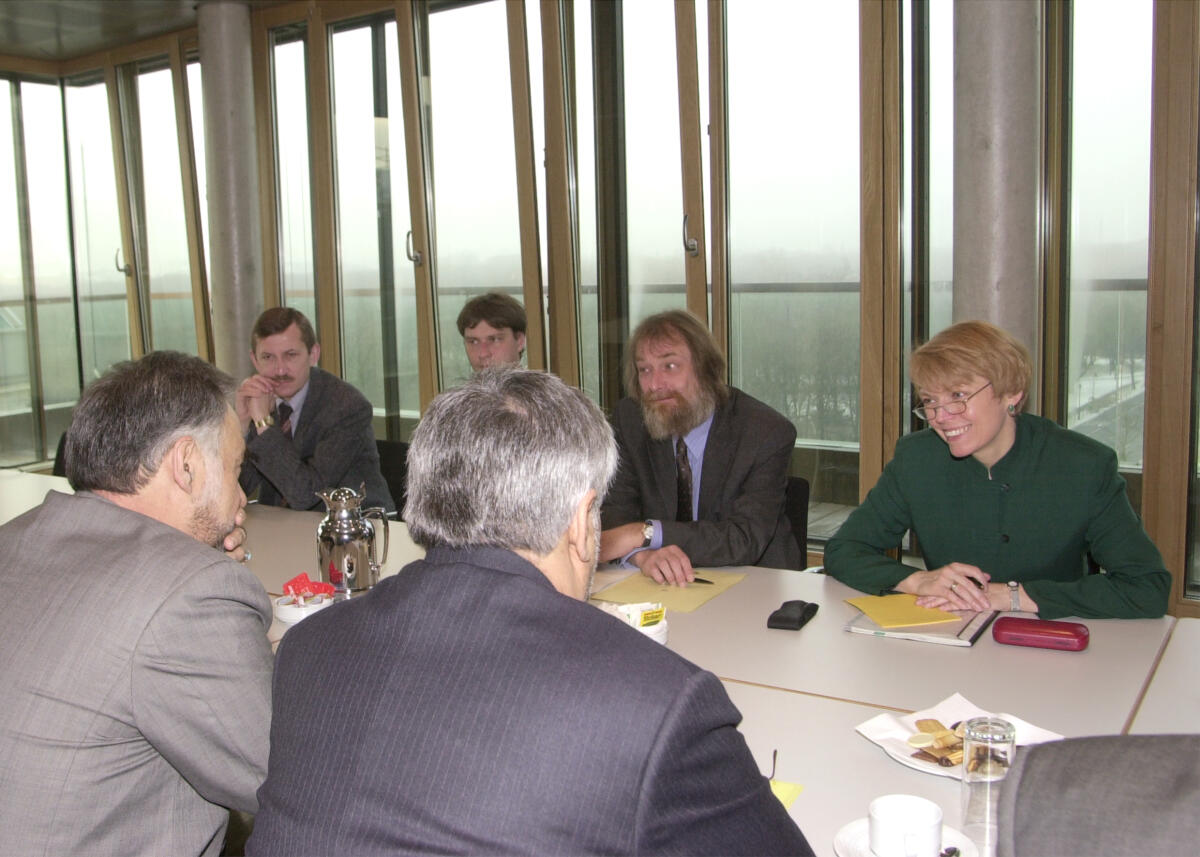 Barnett, Doris Doris Barnett, SPD, (rechts), Vorsitzende des Ausschusses für Arbeit und Sozialordnung, trifft sich mit einer iranischen Delegation.; Besuch, Gäste, Treffen