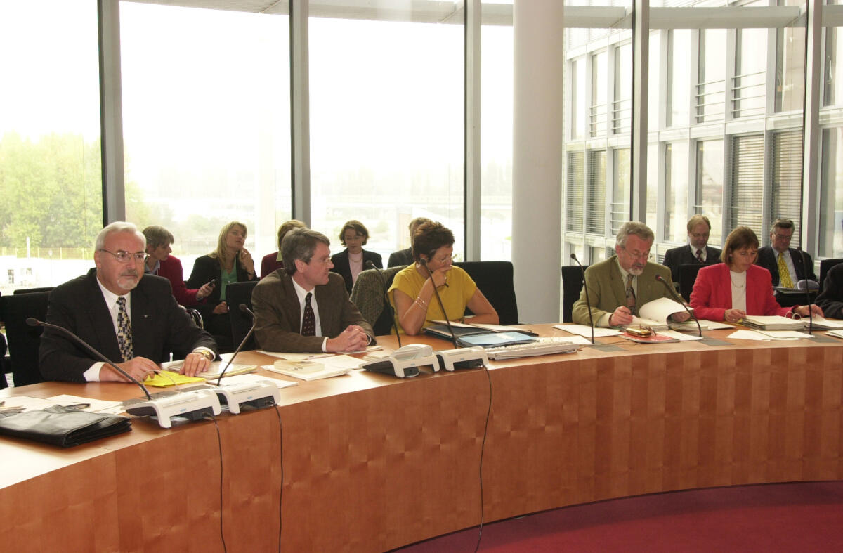 Konstituierende Sitzung des Gesundheitsausschuss.; Vorsitzender: Klaus Kirchner, SPD, MdB.; Bundestagsabgeordneter, Abgeordneter, Sitzungssaal Kirschner, Klaus Konstituierende Sitzung des Gesundheitsausschuss.; Vorsitzender: Klaus Kirchner, SPD, MdB.; Bundestagsabgeordneter, Abgeordneter, Sitzungssaal