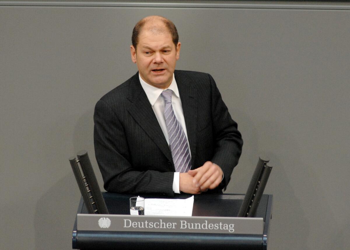 Scholz, Olaf Olaf Scholz, SPD, Bundestagsabgeordneter, Abgeordneter, Mitglied des Deutschen Bundestages, MdB, Rede, Deutscher Bundestag, 9. Sitzung, TOP 5, Thema: Datenschutz für Beschäftigte.; Rednerpult.