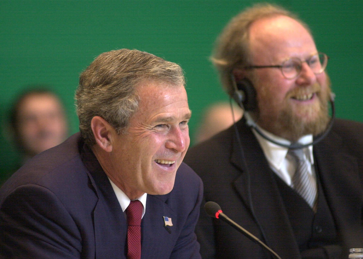 Thierse, Wolfgang; Bush, George W. US-Präsident George W. Bush, amerikanischer Präsident, (links), und Wolfgang Thierse, SPD, Bundestagspräsident, (rechts), bei einem Treffen anlässlich des Arbeitsbesuchs des amerikanischen Präsidenten.