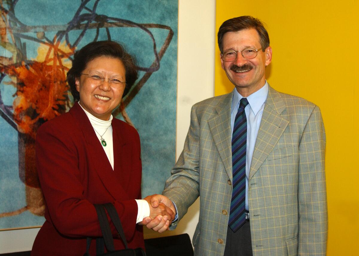 Bundestagsvizepräsident Dr. Hermann Otto Solms, FDP, empfängt die Präsidentin des Legislative Council Hongkong SAR, Rita Fan. Solms, Hermann Otto; Fan, Rita Bundestagsvizepräsident Dr. Hermann Otto Solms, FDP, empfängt die Präsidentin des Legislative Council Hongkong SAR, Rita Fan.