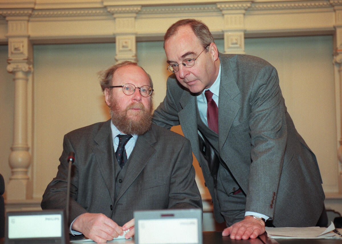 Thierse, Wolfgang; Kröning, Volker Bundestagspräsident Wolfgang Thierse, SPD, links, Konstituierung des Sonderausschuss, Finanzausgleichgesetz,  rechts Vorsitzender Volker Kröning, SPD,