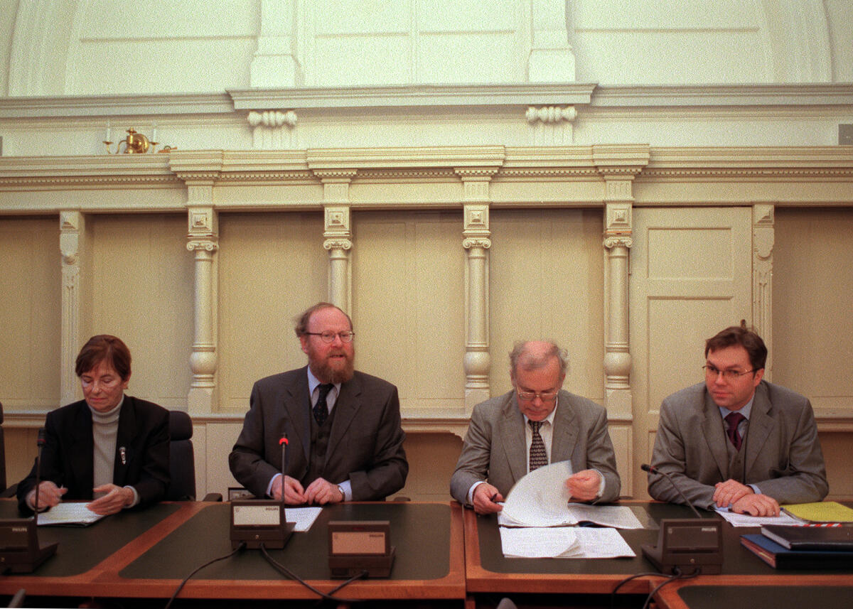 Bundestagspräsident Wolfgang Thierse, SPD, 2.v.l., Konstituierung, Sonderausschuss, Finanzausgleichgesetz Thierse, Wolfgang Bundestagspräsident Wolfgang Thierse, SPD, 2.v.l., Konstituierung, Sonderausschuss, Finanzausgleichgesetz