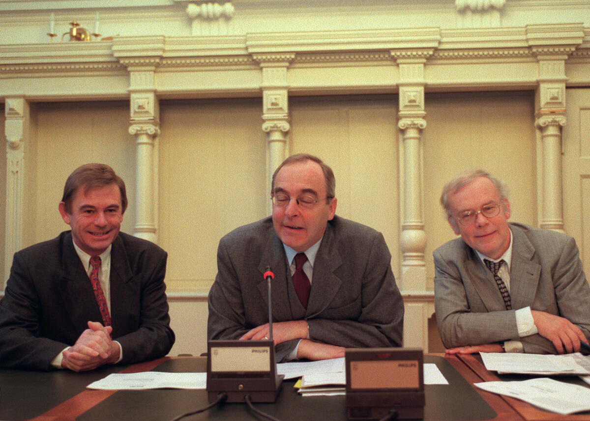 Kröning, Volker; Kalb, Bartholomäus Bundestagspräsident Wolfgang Thierse, SPD, Konstituierung des Sonderausschuss, Finanzausgleichgesetz,  mitte: Vorsitzender Volker Kröning, SPD,  links:  Bartholomäus Kalb,  CSU