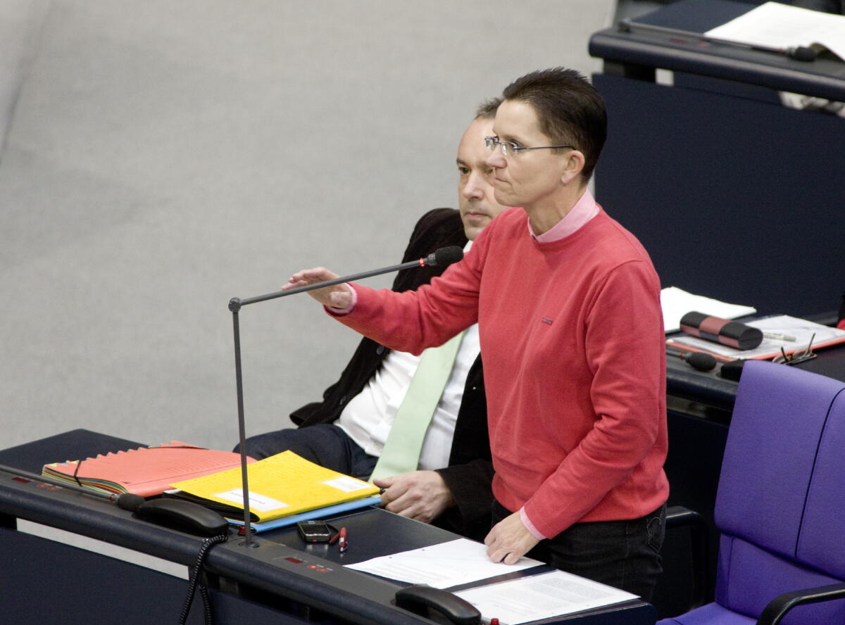 Fragestunde am 2.12.2009. Petra Sitte, Die LINKE., MdB als erste Fragestellerin.; Sitte, Fragestunde, Plenarsaal, Sitte, Petra Fragestunde am 2.12.2009. Petra Sitte, Die LINKE., MdB als erste Fragestellerin.; Sitte, Fragestunde, Plenarsaal,