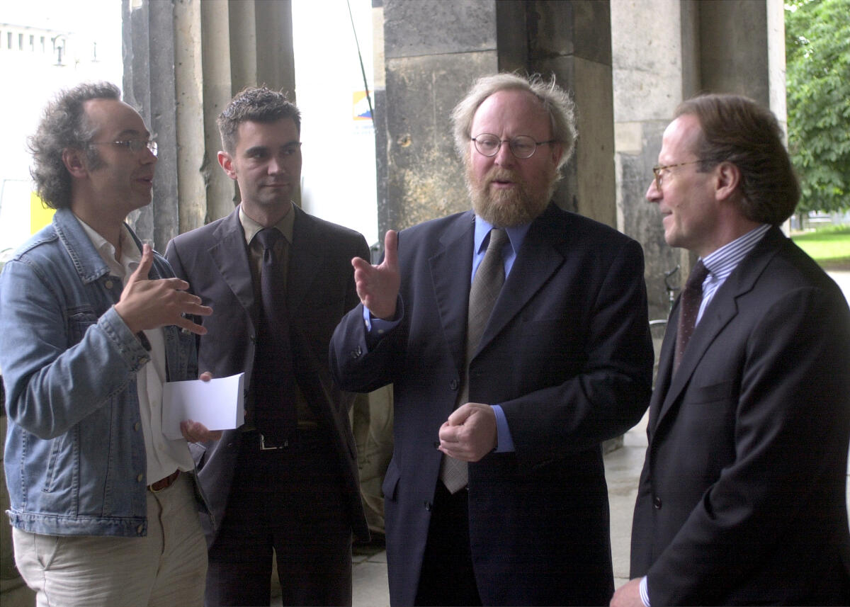 Thierse, Wolfgang; Schuster, Peter-Klaus; Grossman, Timothy Wolfgang Thierse, SPD, (2. v.r.), Bundestagspräsident, Schirmherr des "Museums-Insel-Festival",  Dr. Peter Klaus Schuster, Direktor Alte Nationalgalerie, und  Timothy Grossman, Geschäftsführer K und K.; Alte Nationalgalerie, Eröffnung