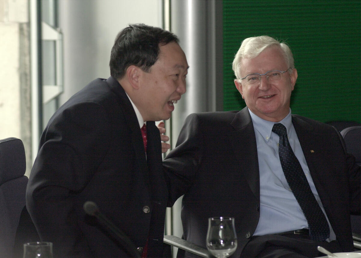 Seiters, Rudolf; Tonjaroen, Suchart Dr. h.c. Rudolf Seiters, CDU/CSU, Bundestagsvizepräsident, empfängt Suchart Tonjaroen, den Second Deputy Spaeker des Repräsentantenhauses des Königreichs Thailand.; Empfang, Reichstagsgebäude