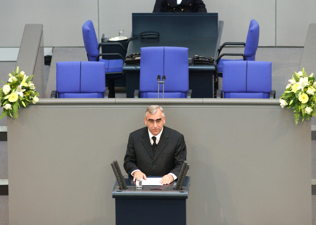 Waigel, Theo Theodor Waigel, CDU/CSU, Rede während des Traueraktes für Dr. h.c. Richard Stücklen, CDU/CSU, 1979 bis 1983 Präsident des Deutschen Bundestages, von 1976 bis 1979 und 1983 bis 1990 Vizepräsident des Deutschen Bundestages.