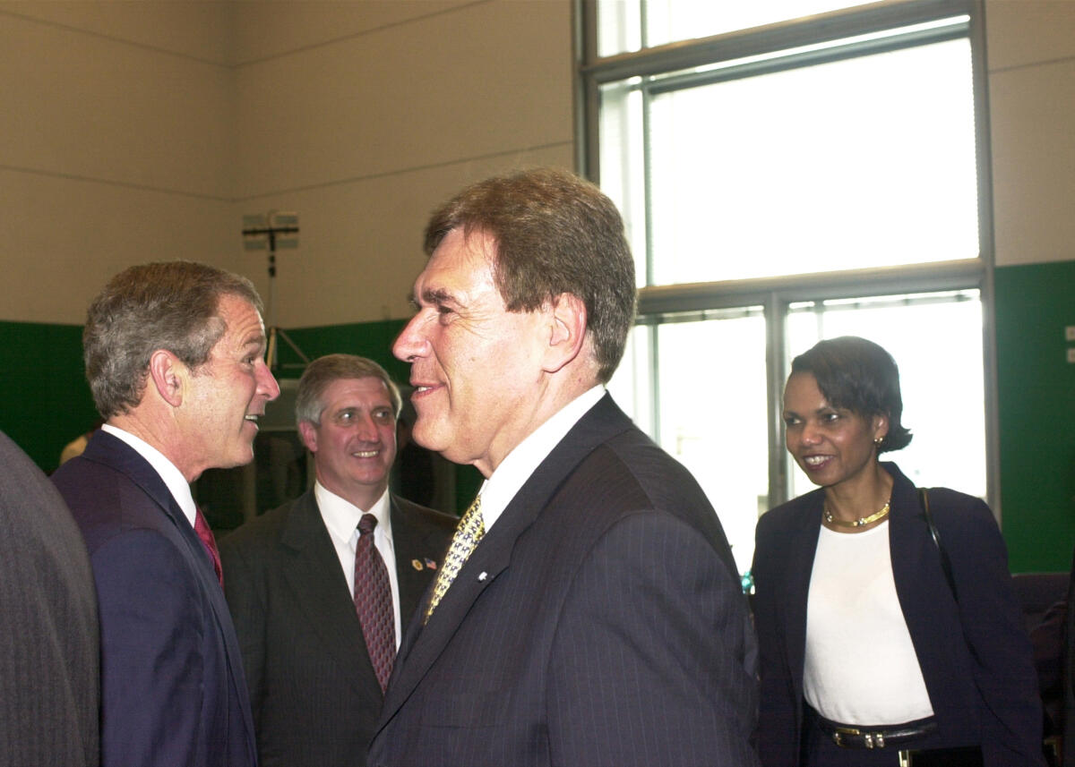 Glos, Michael; Bush, George W.; Rice, Condoleeza (v.l.n.r.), US-Präsident George W. Bush, amerikanischer Präsident, Wolfgang Gerhardt, FDP-Fraktionsvorsitzender, und Michael Glos, CDU/CSU-Fraktionsvorsitzender, bei einem Treffen anlässlich des Arbeitsbesuchs des amerikanischen Präsidenten.