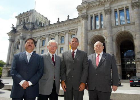 Seiters, Rudolf; Arosemena, Ruben; Abregov, Roberto Reichstagsgebäude, Ostportal