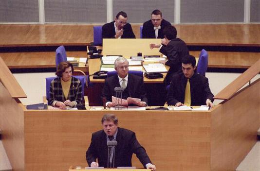 Reinhardt, Erika; Özdemir, Cem; Seiters, Rudolf Liegenschaften in Bonn, Plenargebäude