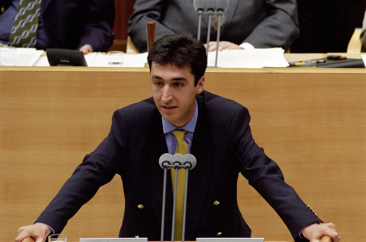 Özdemir, Cem Cem Özdemir, Bündnis 90/Die Grünen, MdB, hält eine Rede im Deutschen Bundestag.; Bundestagsabgeordneter, Abgeordneter, Rednerpult