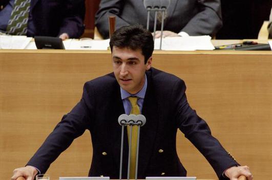 Özdemir, Cem Liegenschaften in Bonn, Plenargebäude