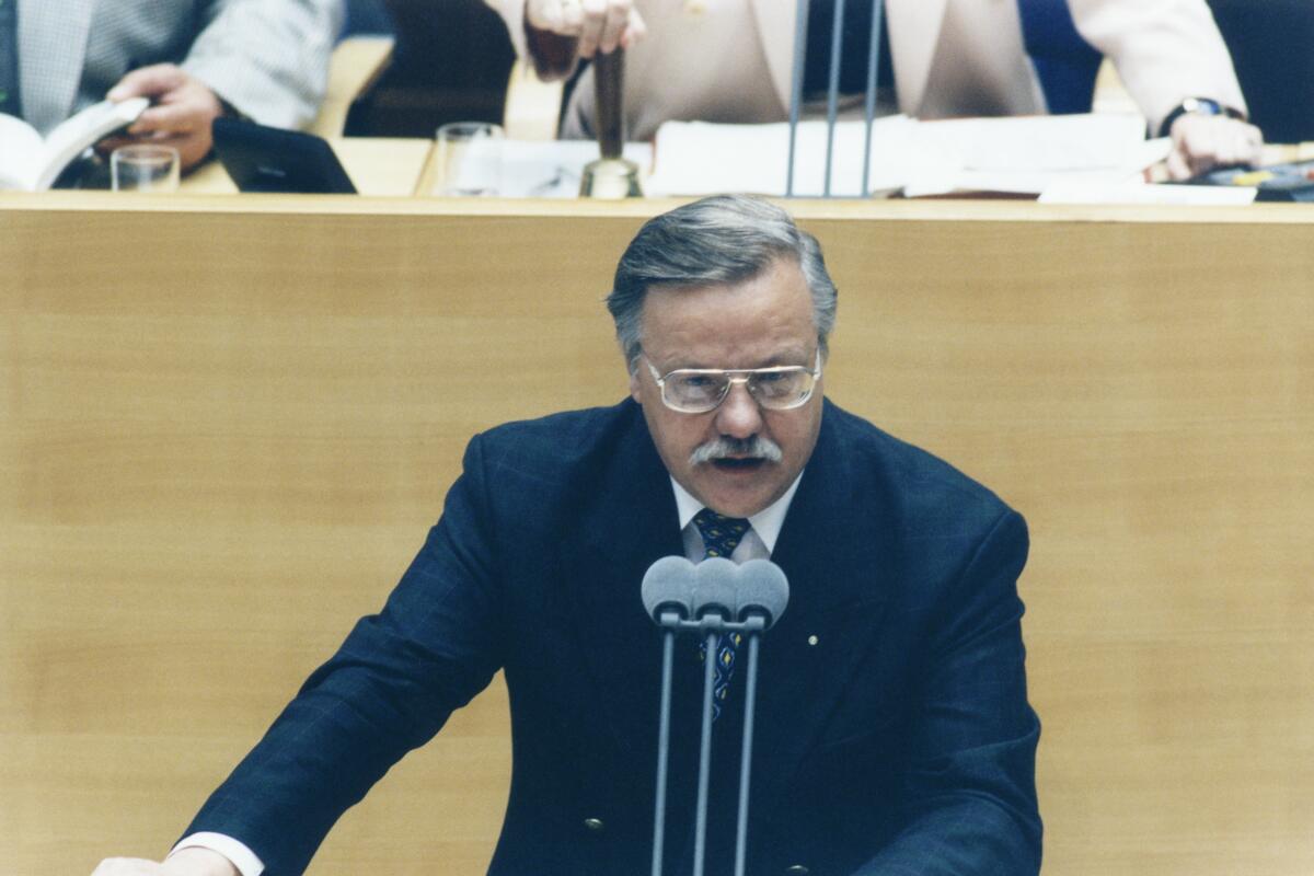 Norbert Otto, CDU/CSU, MdB, hält eine Rede im Deutschen Bundestag.; Bundestagsabgeordneter, Abgeordneter, Rednerpult Otto, Norbert Norbert Otto, CDU/CSU, MdB, hält eine Rede im Deutschen Bundestag.; Bundestagsabgeordneter, Abgeordneter, Rednerpult