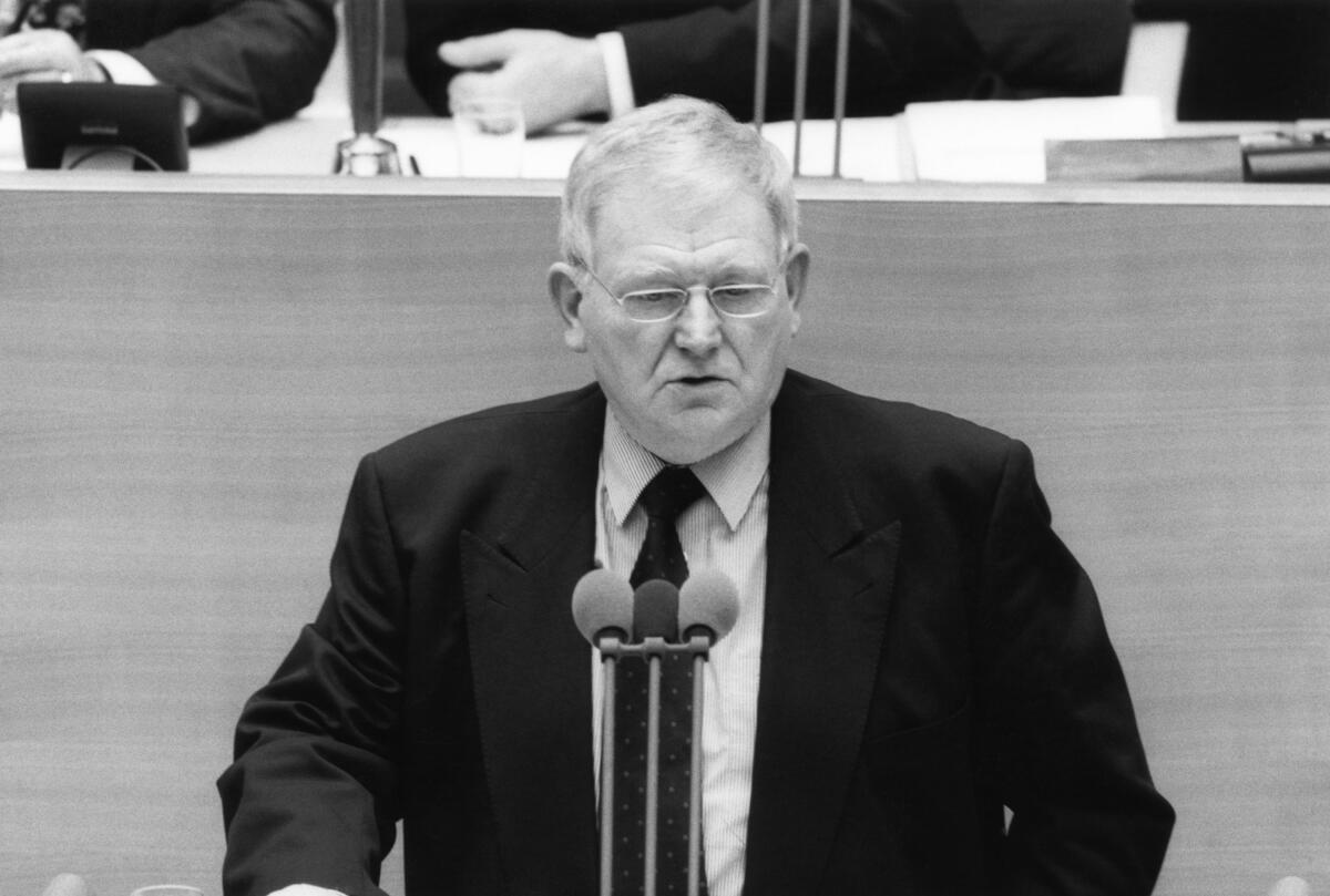 Friedhelm Ost, CDU/CSU, MdB, hält eine Rede im Deutschen Bundestag.; Bundestagsabgeordneter, Abgeordneter, Rednerpult Ost, Friedhelm Friedhelm Ost, CDU/CSU, MdB, hält eine Rede im Deutschen Bundestag.; Bundestagsabgeordneter, Abgeordneter, Rednerpult