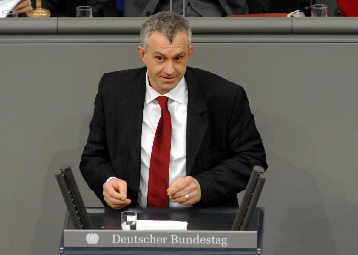 Steffen-Claudio Lemme, SPD, Bundestagsabgeordneter, Abgeordneter, Mitglied des Deutschen Bundestages, MdB, Rede, Deutscher Bundestag, 20. Sitzung, ZP 2, Thema: Akt. Std. Einstieg in die Kopfpauschale.; Rednerpult. Lemme, Steffen-Claudio Steffen-Claudio Lemme, SPD, Bundestagsabgeordneter, Abgeordneter, Mitglied des Deutschen Bundestages, MdB, Rede, Deutscher Bundestag, 20. Sitzung, ZP 2, Thema: Akt. Std. Einstieg in die Kopfpauschale.; Rednerpult.
