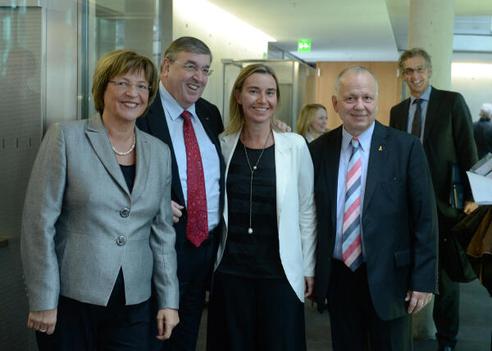 Mogherini, Federica; Schmidt, Ulla; Lamers, Karl A.; Hochbaum, Robert Paul-Löbe-Haus, Sitzungssaal