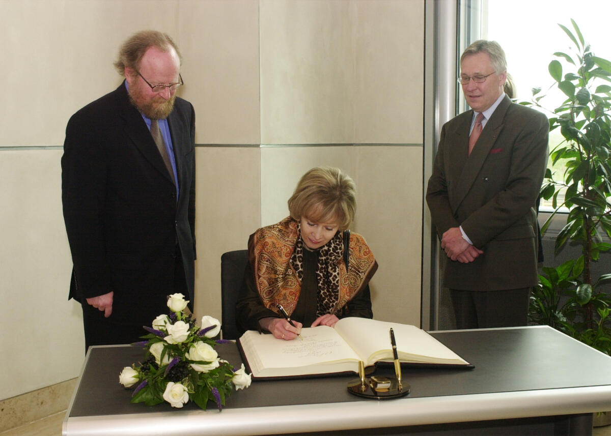 Thierse, Wolfgang; Savi, Toomas Bundestagspräsident Wolfgang Thierse, SPD, empfängt den Parlamentspräsident von Estland, Dr. Toomas Savi, mit seiner Ehefrau.; Präsident, Empfang