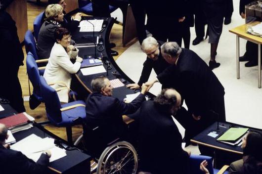 Schäuble, Wolfgang; Süssmuth, Rita; Lafontaine, Oskar; Schlauch, Rezzo Liegenschaften in Bonn, Plenargebäude