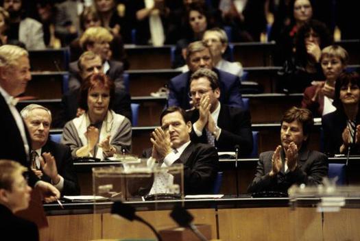 Schröder, Gerhard; Lafontaine, Oskar; Fuchs, Anke; Wieczorek-Zeul, Heidemarie Liegenschaften in Bonn, Plenargebäude