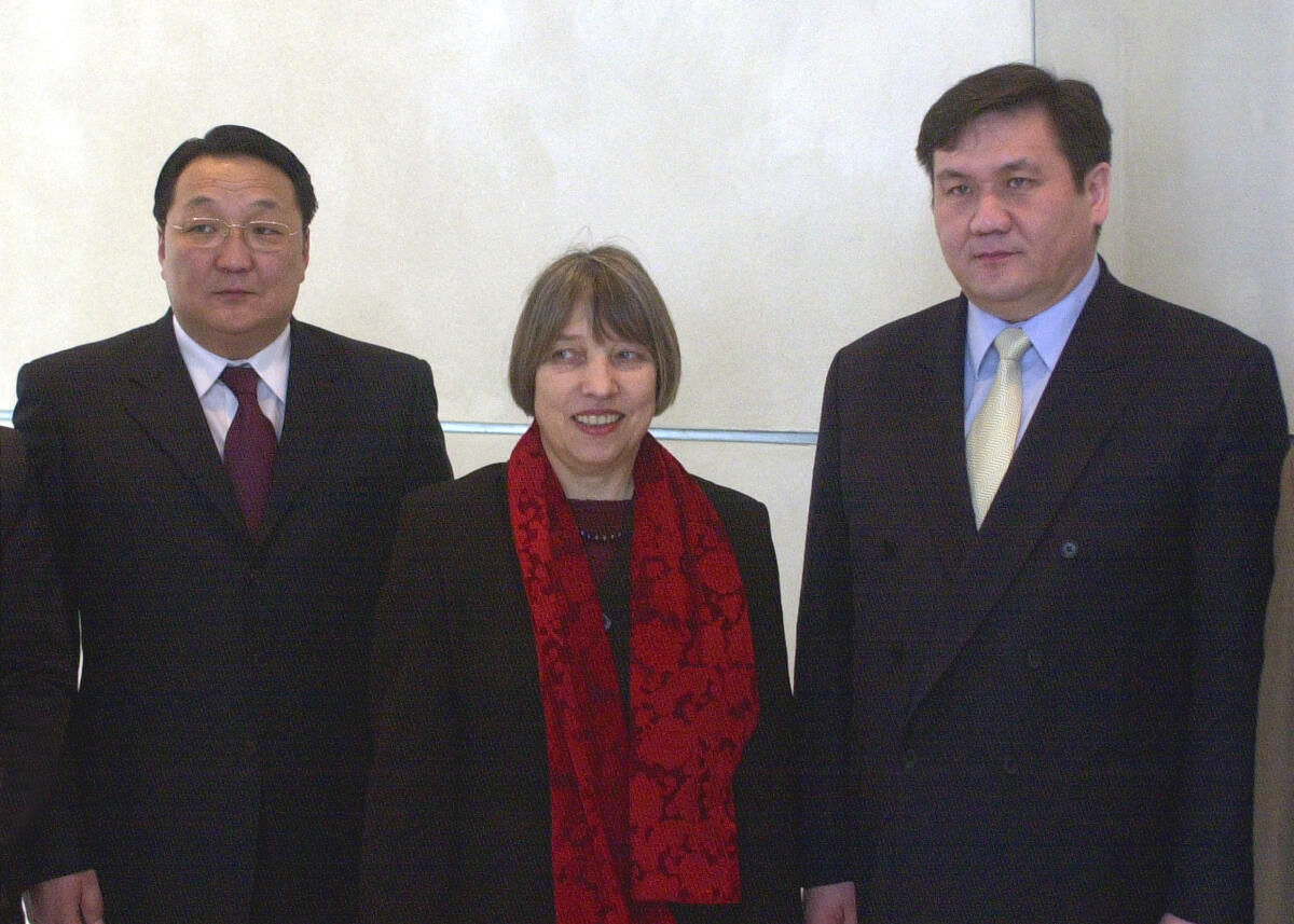Vollmer, Antje; Enkhbayar, Nambarün Bundestagsvizepräsidentin Dr. Antje Vollmer, Bündnis 90/Die Grünen, empfängt Nambarün Enkhbayar, Ministerpräsident der Mongolei, (rechts).; Empfang