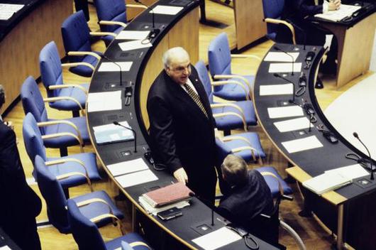 Kohl, Helmut; Schäuble, Wolfgang Liegenschaften in Bonn, Plenargebäude