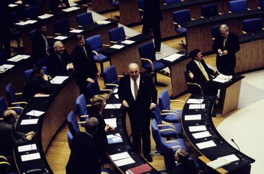 Kohl, Helmut Liegenschaften in Bonn, Plenargebäude