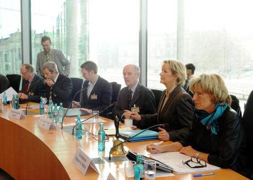 Wöhrl, Dagmar G.; Kopp, Gudrun Marie-Elisabeth-Lüders-Haus, Anhörungssaal